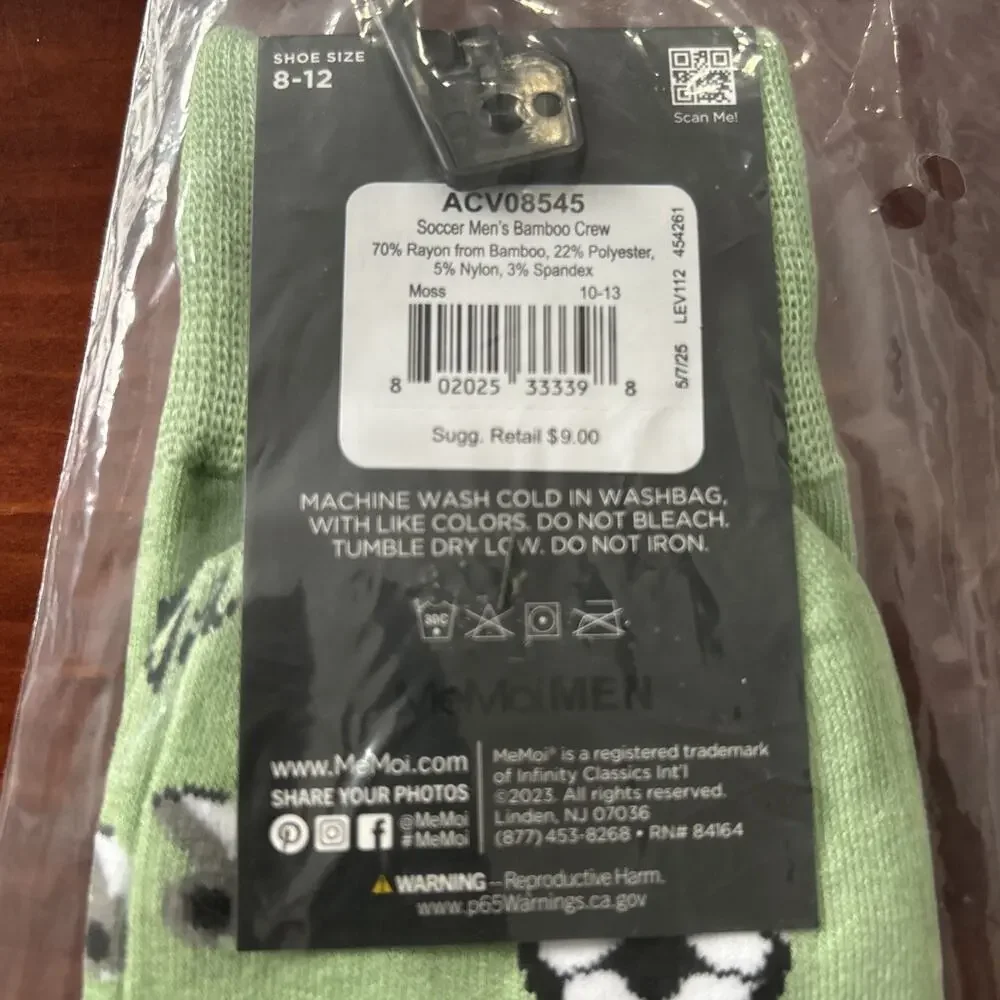 NWT! MeMoi Men’s Soccer Bamboo Crew Socks Size 10-13 Green White W/Soccer Theme